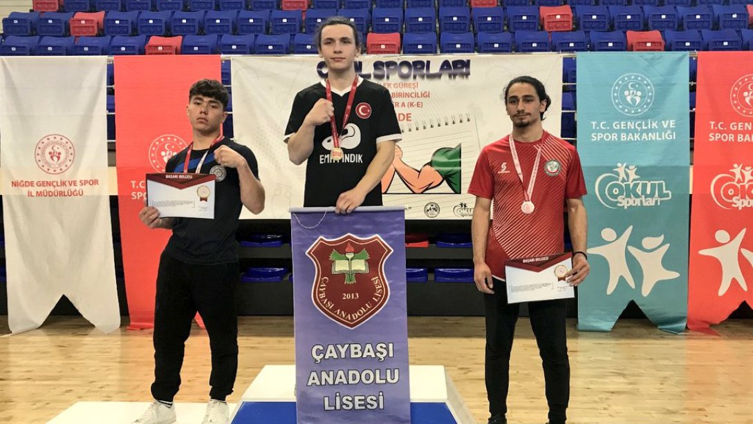 Bilek Güreşi Gençler A Türkiye Şampiyonasında Öğrencimiz Tuğrulhan AKBAŞ, 55 kg sağ kolda Türkiye  Birincisi, sol kolda Türkiye İkincisi